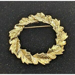 JERRYS Brooch Pin Gold Tone Wreath Leaf Leaves Vintage Signed 1.5"